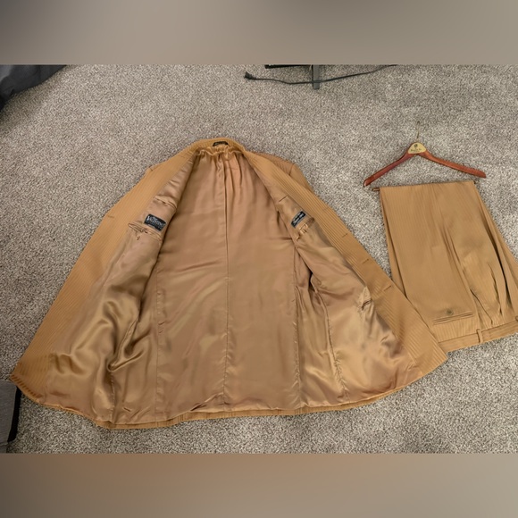 Sergio Valentino Men's Tan Double-Breasted Suit - Picture 2 of 16